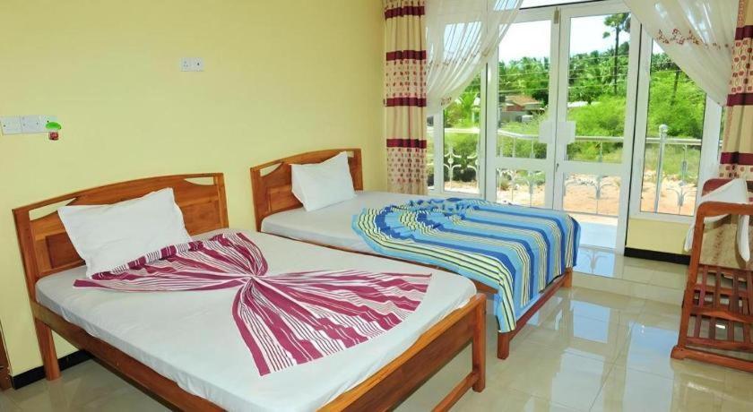 Hotel Glee Тринкомалі Екстер'єр фото