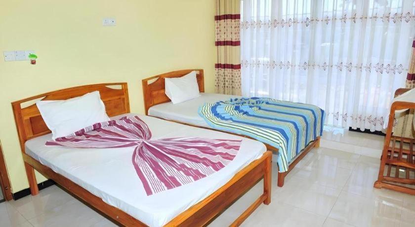 Hotel Glee Тринкомалі Екстер'єр фото